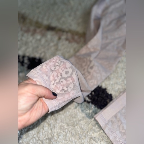 Victoria’s Secret 7/8 High Rise Performance Tight Cheetah Print NWT - Picture 7 of 16